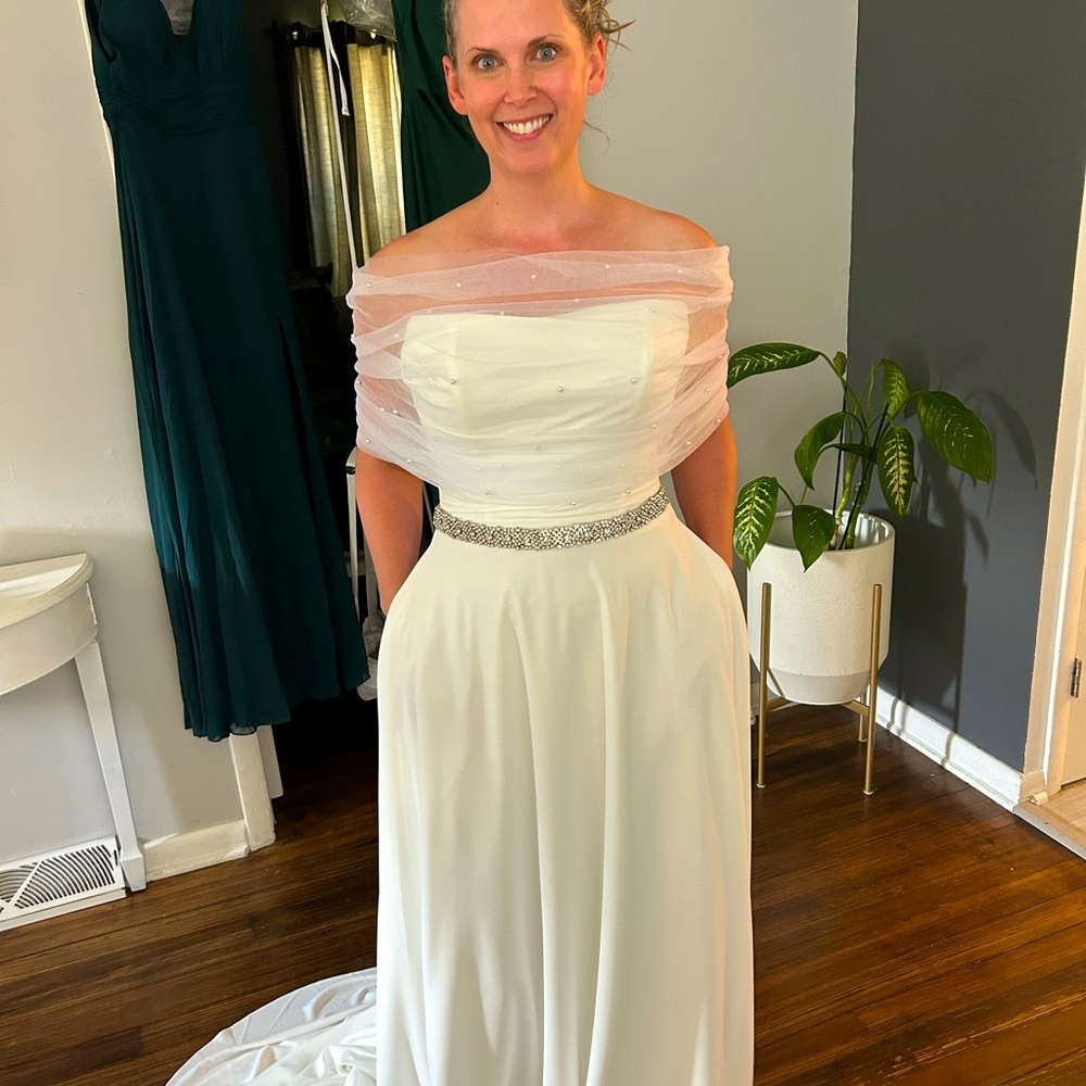 Wedding shall with detachable sleeves
